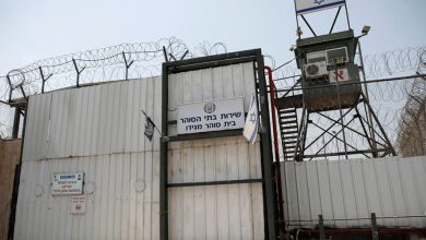 Photo of الأسير يوسف القزاز يواصل إضرابه عن الطعام رفضاً لاعتقاله