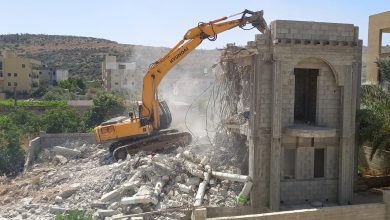 Photo of تفاديا لدفع الغرامات الباهظة: مواطن من الطيبة يهدم بيته بشكل ذاتي