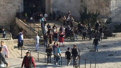 Photo of الاحتلال يغلق باب العامود وعدة أحياء في القدس الأحد