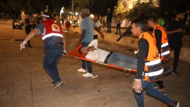 Photo of إصابات بتجدد المواجهات في الأقصى والبلدة القديمة