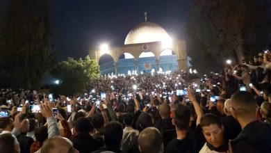Photo of عشرات الالاف يزينون المسجد الاقصى في فجر الجمعة اليتيمة