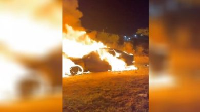 Photo of مستوطنون يحرقون مركبة بنابلس