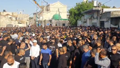 Photo of الشرطة الاسرائيلية تهاجم جنازة الشهيد موسى حسونة بوحشية