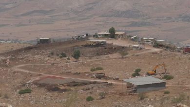 Photo of آليات الاحتلال تجرف مساحات واسعة من أراضي جالود بنابلس