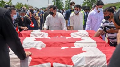 Photo of القاتل يمثل أمام المحكمة الاثنين.. تشييع الأسرة الكندية المسلمة في جو مهيب