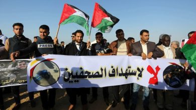 Photo of الاحتلال يقمع صحفيين ومتضامنين ويصيب عددا منهم بالقدس