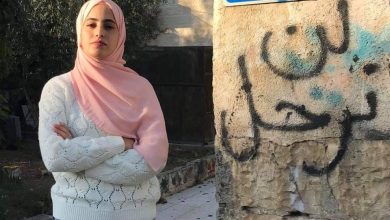 Photo of القدس: الاحتلال يعتقل منى الكرد ويفتش منزلها بحثاً عن شقيقها