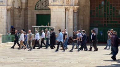 Photo of مستوطنون يقتحمون الأقصى بحماية قوات الاحتلال