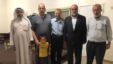 Photo of وفد يترأسه القيادي سلميان اغبارية في زيارة للشيخ يوسف الباز في حبسه المنزلي