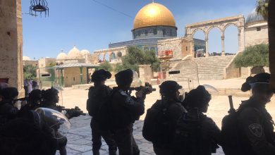 Photo of إصابات بقمع الاحتلال مسيرة بالأقصى خرجت تنديدا بالإساءة للرسول الكريم