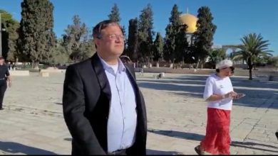 Photo of متطرفون يقتحمون الأقصى يتقدمهم عضو الكنيست “ايتمار بن جيفر”