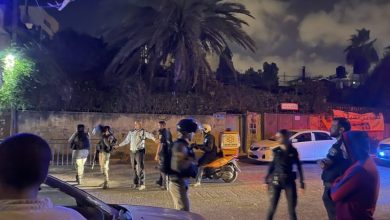 Photo of بغاز الفلفل.. مستوطنون إسرائيليون يعتدون على أهالي “الشيخ جراح”