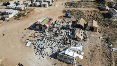 Photo of سوريا.. قوات النظام تقصف مخيمًا للنازحين في إدلب