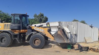 Photo of سلطات الهدم الإسرائيلية تدمر حظيرة خيل في “شقيب السلام” في النقب