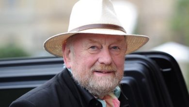 Photo of وفاة رسام الكاريكاتير الدنماركي الذي أساء للنبي محمد ﷺ