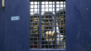 Photo of قوات إسرائيلية في سجن “عوفر” تقمع أسرى قسم 21