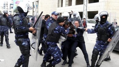 Photo of السلطة الفلسطينية تبدو مرتاحة إلى بقائها رغم فسادها.. علام تراهن؟