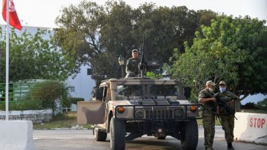 Photo of غضب ورفض واسع عبر مواقع التواصل لانقلاب سعيّد في تونس