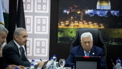Photo of “هآرتس”: عباس يحاول إجراء تغييرات.. تنحية اشتية وتنصيب فياض