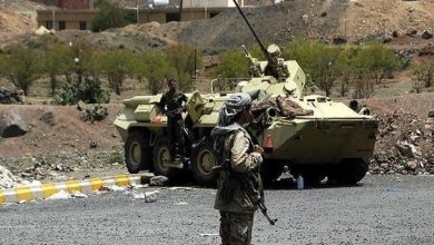 Photo of الجيش اليمني: كيلومترات تفصلنا عن مركز “البيضاء”