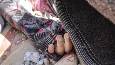 Photo of قصف للنظام يقتل مدنيين في إدلب.. استُهدفوا بالتزامن مع خطاب للأسد دعا فيه لعودة اللاجئين!