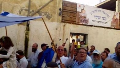 Photo of فيديو: مستوطنون يستولون على بناية سكنية في بلدة سلوان