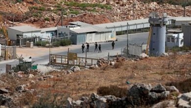 Photo of أسرى فلسطينيون يرفضون الطعام احتجاجاً على الاعتقال الإداري