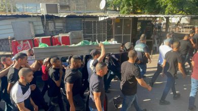 Photo of كفر قاسم: جماهير غفيرة تشيّع جثمان ضحية جريمة القتل الفتى أحمد عيسى