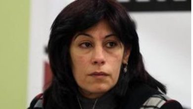 Photo of الأسيرة جرار تبعث برسالة وداع لابنتها: “حرموني قبلة الوداع”