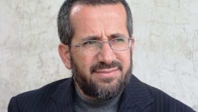 Photo of الاحتلال يجدد الاعتقال الإداري للوزير السابق خالد أبو عرفة