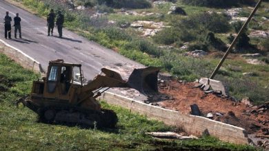 Photo of مستوطنون يستولون على 20 دونمًا جنوب نابلس ويجرفونها