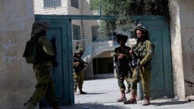 Photo of الاحتلال يهاجم منزل عائلة أسير مقدسي