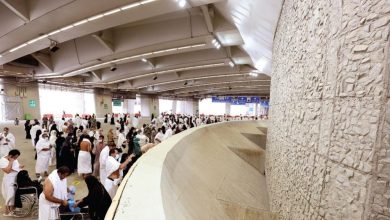 Photo of الحجاج يواصلون رمي الجمرات في أول أيام التشريق