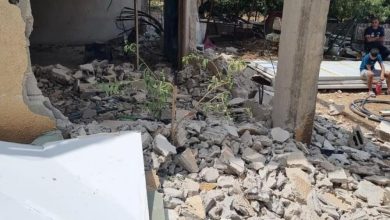 Photo of بلدية الاحتلال تجبر مقدسيا على هدم بناء في بلدة بيت صفافا