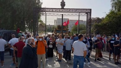 Photo of تونس.. أوامر رئاسية بإعفاء مسؤولين كبار والغنوشي يرى أن “العصر الجديد” لا يبشر بالخير
