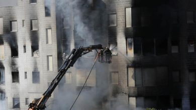 Photo of حريق هائل في مستودعات للأجهزة الكهربائية في الخليل