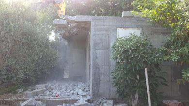 Photo of جلجولية: مواطن يهدم مخزنه الزراعي تلافيا لغرامات سلطات الهدم الاسرائيلية