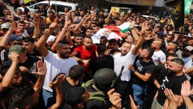 Photo of جماهير جنين تشيع الشهيدين صالح عمار ورائد أبو سيف