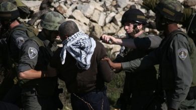 Photo of سلطات الاحتلال تعتقل مقدسيين وتمدد اعتقال 4 آخرين