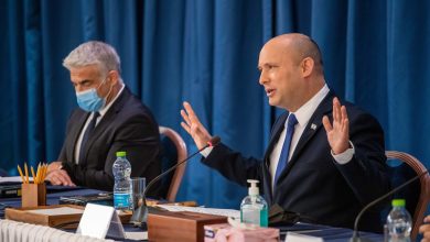 Photo of والد الجندي المصاب في قطاع غزة لبينيت: أنت وكل حكومتك جبناء