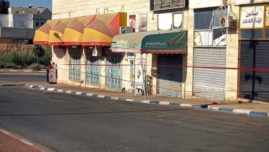 Photo of رهط: إغلاق محال تجارية ووقفة احتجاجية على مشروع مواقف المركبات