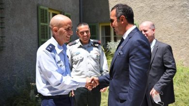 Photo of مسؤول بحريني يزور مقر الجيش الإسرائيلي في تل أبيب