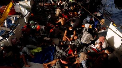 Photo of بينهم 30 امرأة.. وفاة العشرات في غرق مركب لمهاجرين غير نظاميين