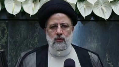 Photo of إبراهيم رئيسي يؤدي اليمين ويعد بحكومة وفاق وبتقوية حضور إيران بالمنطقة