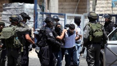 Photo of اعتقالات واسعة في الضفة والقدس وهدم محلات تجارية في حزما