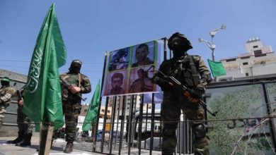 Photo of محلل إسرائيلي: إسرائيل تنازلت عن شروطها أمام حماس