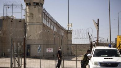 Photo of العشرات من الأسرى يعانون من آثار التنكيل والقمع بعد عملية جلبوع