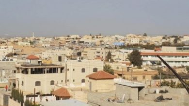 Photo of النقب: شخص يعتدي على سكرتير مجلس شقيب السلام ويسكب مادة حارة عليه