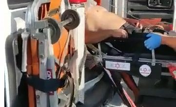 Photo of إرهابيون يهود يهاجمون طعنا بالسكاكين سائق حافلة عربي بالقدس