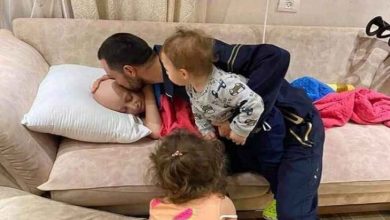 Photo of “قبلة الوداع”.. فلسطيني يودّع طفله المريض بالسرطان قبل أن تعتقله قوات الاحتلال